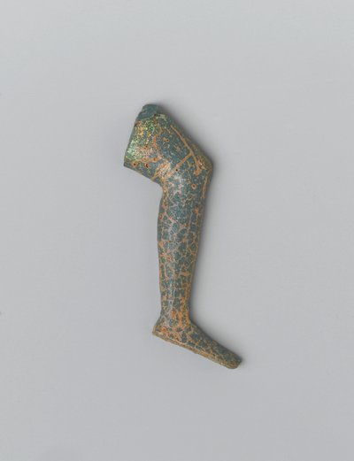 Kleine blauwgroene ondoorzichtige glazen mensenbeen van een inlegfiguur door Egyptian