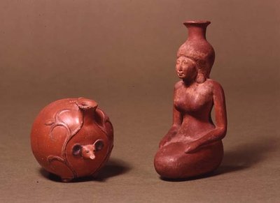 Vaten in de Vorm van een Meisje en een Egel door Egyptian