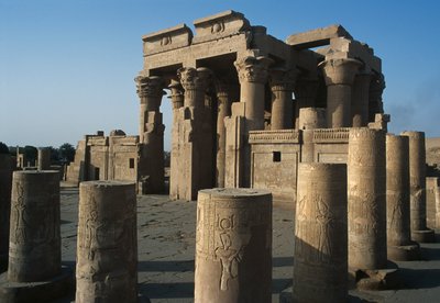 Uitzicht op de Romeinse en Ptolemeïsche Dubbele Tempel van Sobek en Haroeris aan de Nijl door Egyptian