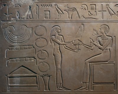 Detail van reliëf met dienaar die juwelen aan de koningin toont, van Sarcofaag van Koningin Kawit, Tempel van Mentuhotep II, Deir el Bahari, Egypte door Egyptian 11th Dynasty