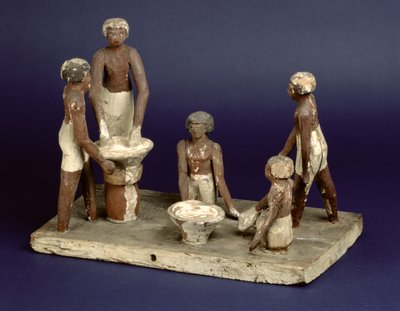Model van vijf mannen die bier brouwen, uit Beni Hasan, Middenrijk, ca. 2035-1668 v.Chr. door Egyptian 11th Dynasty