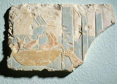 Reliëf dat een aanval door een hondachtig dier op een vogelnest afbeeldt, uit de dodentempel van koning Montuhotep II, Middenrijk door Egyptian 11th Dynasty
