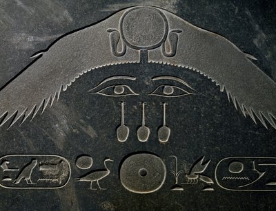 Pyramidion van Amenemhat III, hoogte 140 cm, basalt, uit Dahshur, Detail, Egyptische beschaving, Middenrijk, Dynastie XII door Egyptian 12th Dynasty