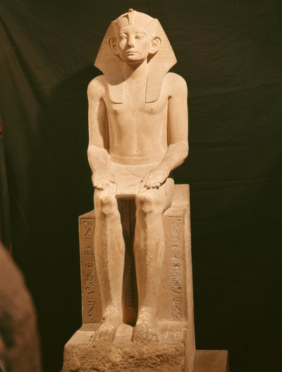 Zittend standbeeld van Amenemhat III (1843-1798 v.Chr.) door Egyptian 12th Dynasty