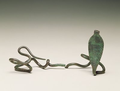 Wand in de vorm van een uraeus, uit graf 5 van het Ramesseum, Thebe, Middenrijk, 1773-1650 v.Chr. door Egyptian 13th Dynasty