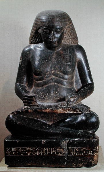 Amenhotep, zoon van Hapu, zittend met gekruiste benen, uit de Tempel van Amon, Karnak door Egyptian 18th Dynasty