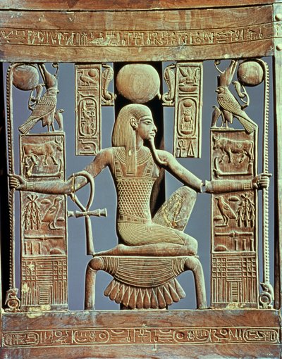 Achterkant van een stoel uit het graf van Toetanchamon die de geest van miljoenen jaren toont door Egyptian 18th Dynasty