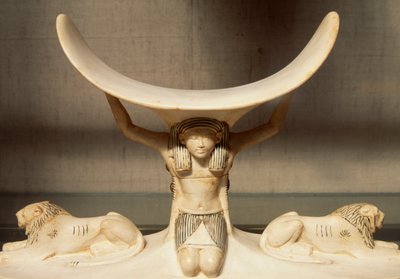 Gesneden ivoren hoofdkussen ondersteund door Shu, personificatie van lucht, uit het graf van Toetanchamon, Egyptische beschaving, XVIII Dynastie door Egyptian 18th Dynasty