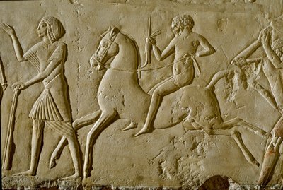 Egyptische antiquiteit: reliëf met krijger te paard. Einde van de 18e dynastie door Egyptian 18th Dynasty