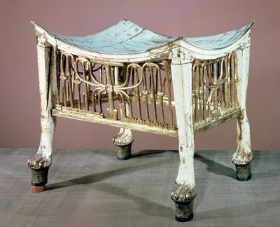 Voetenbank gebruikt door de kind-koning aan het begin van zijn regering, uit het graf van Toetanchamon door Egyptian 18th Dynasty