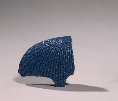 Fragment van een ingelegd hoofdtooi, ca. 1353-1295 v.Chr. door Egyptian 18th Dynasty