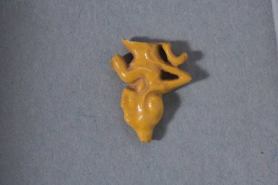 Fragmentarisch opengewerkt kraal van een zittende prinses, Nieuwe Rijk, Amarna-periode door Egyptian 18th Dynasty