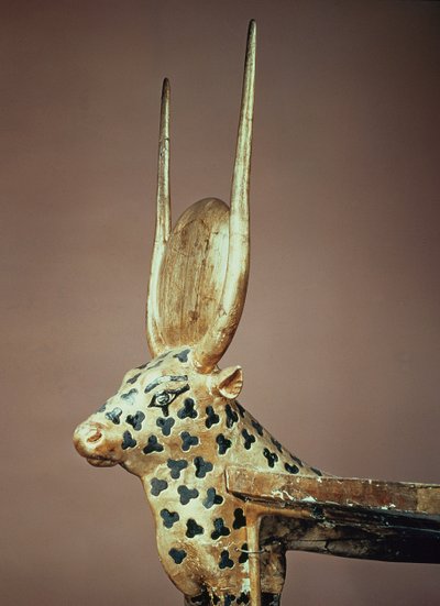 Grafbed in de vorm van de heilige koe, uit het graf van Toetanchamon door Egyptian 18th Dynasty