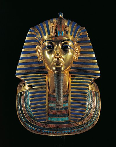 Gouden begrafenismasker van Toetanchamon ingelegd met lapis lazuli, obsidiaan en turkoois door Egyptian 18th Dynasty