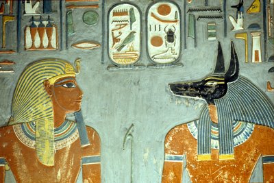 Horemheb en Anubis, uit het Graf van Horemheb (ca. 1323-1295 v.Chr.) Nieuwe Koninkrijk (muurschildering) (detail) door Egyptian 18th Dynasty