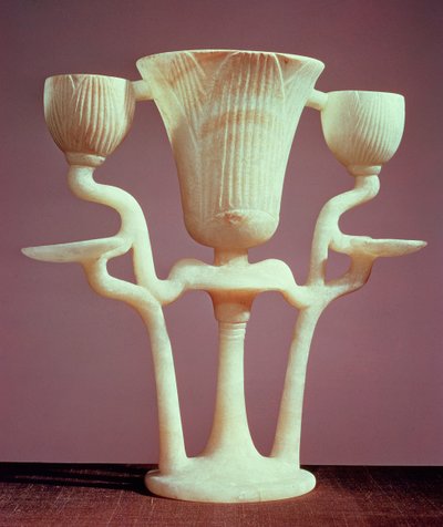 Lamp in de vorm van drie lotus bloemen, uit het graf van Toetanchamon door Egyptian 18th Dynasty