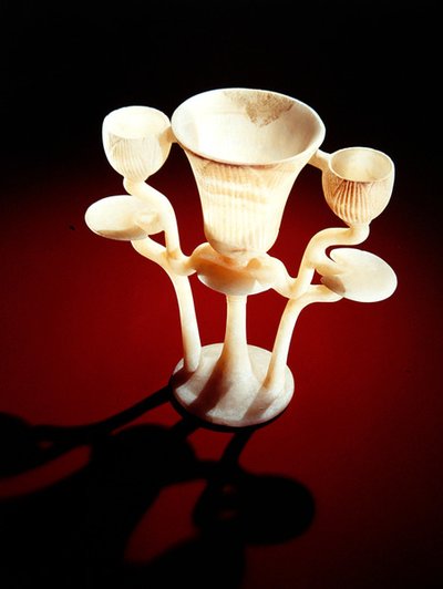 Lamp in de vorm van drie lotus bloemen, uit het graf van Toetanchamon, Nieuwe Koninkrijk door Egyptian 18th Dynasty