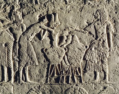 Leven in een militair kamp: arbeiders bezig met drankcontrole (wijn en bier), reliëf uit het graf van Horemheb in Saqqara (detail) door Egyptian 18th Dynasty