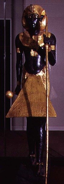 Levensgrote Beeld van Toetanchamon, uit het Graf van Toetanchamon (c.1370-1352 v.Chr.) Nieuwe Koninkrijk door Egyptian 18th Dynasty