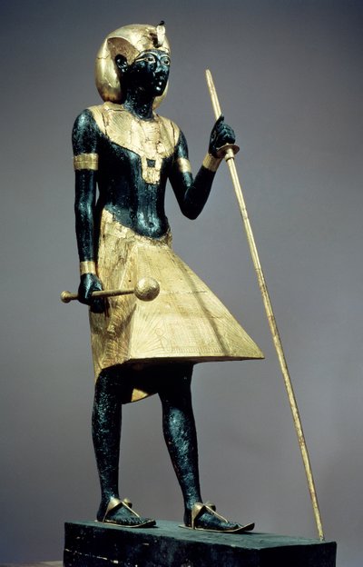 Levensgroot beeldje van de koning, uit het graf van Toetanchamon door Egyptian 18th Dynasty
