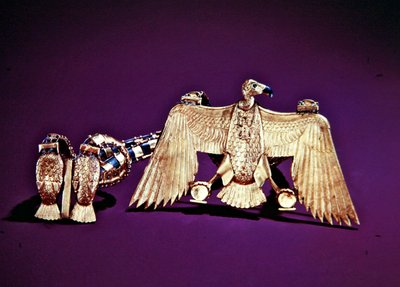 Halsketting met gierhanger, uit het graf van Toetanchamon, Nieuwe Koninkrijk door Egyptian 18th Dynasty
