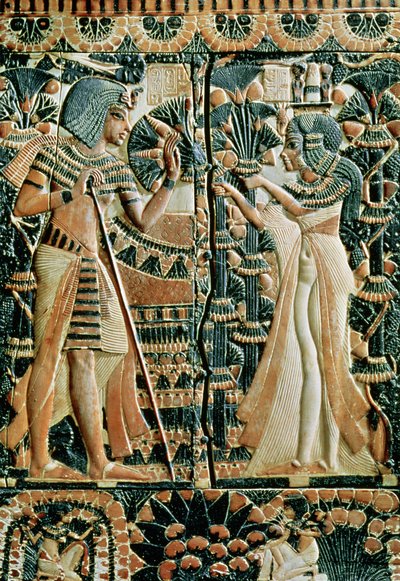 Plaquette van het deksel van een kist die Toetanchamon en zijn vrouw Ankhesenamun in een tuin toont door Egyptian 18th Dynasty