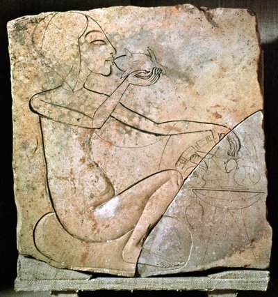 Reliëf dat een prinses toont die een geroosterde eend eet, uit het Noordpaleis in Tell El-Amarna, Nieuwe Koninkrijk, c.1353-1337 v.Chr. door Egyptian 18th Dynasty