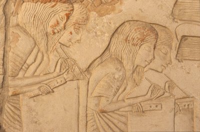 Reliëf dat schrijvers aan het werk toont, uit het Graf van Horemheb (ca. 1323-1295 v.Chr.) (detail) door Egyptian 18th Dynasty