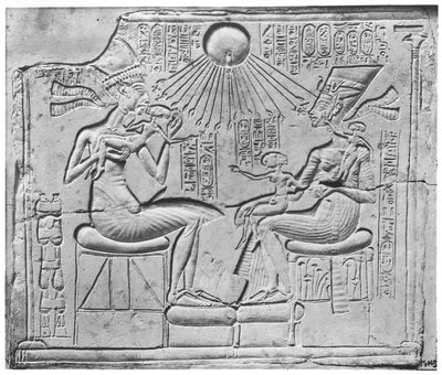 Reliëf dat de Aten toont die leven en welvaart schenkt aan Amenophis IV (Akhenaten) (ca. 1352-1336 v.Chr.), zijn vrouw Nefertiti en drie van hun dochters, uit Tell el-Amarna, Nieuwe Koninkrijk, ca. 1375-1354 v.Chr. door Egyptian 18th Dynasty