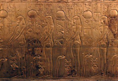 Reliëf op vergulde houten kist, Schatkamer van Toetanchamon door Egyptian 18th Dynasty