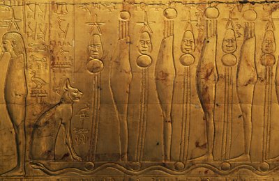 Reliëfs op bovenste register van rechter buitenpaneel van tweede begrafeniskapel, Schatkamer van Toetanchamon, Egypte, Egyptische beschaving, Nieuwe Rijk, Dynastie XVIII door Egyptian 18th Dynasty