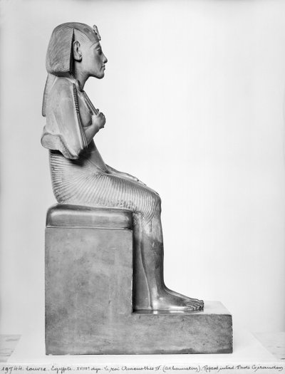 Zittend beeld van Amenophis IV (Achnaton), Nieuwe Rijk, c.1375-1354 v.Chr. (steatiet) door Egyptian 18th Dynasty