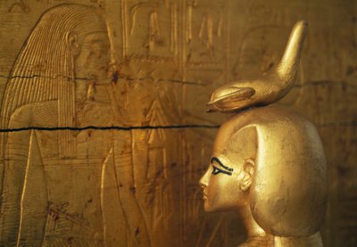Standbeeld van Selkis of Serket die de kist van canopische potten beschermt, Schatkamer van Toetanchamon door Egyptian 18th Dynasty
