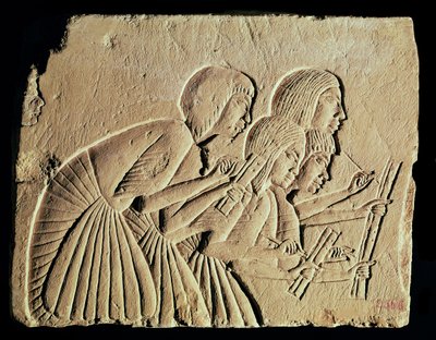 Tablet met vier schrijvers aan het werk, Nieuwe Rijk, ca.1400 v.Chr. door Egyptian 18th Dynasty