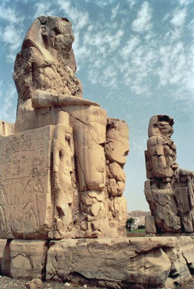 De Kolossen van Memnon, standbeelden van Amenhotep III, c.1375-1358 v.Chr. door Egyptian 18th Dynasty