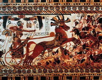 De jachtbox. Detail van scène die de koning op zijn strijdwagen toont die Aziatische vijanden verslaat, Nieuwe Koninkrijk, Dynastie XVIII door Egyptian 18th Dynasty
