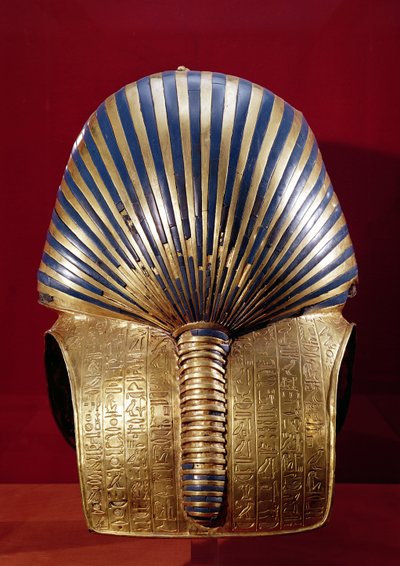 De achterkant van het gouden masker, uit de schat van Toetanchamon door Egyptian 18th Dynasty