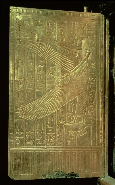 De godin Isis van de binnenkant van een van de dubbele deuren van de derde vergulde schrijn, uit het graf van Toetanchamon door Egyptian 18th Dynasty