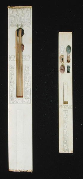 Twee paletten, uit het graf van Toetanchamon, Vallei der Koningen, Nieuwe Rijk door Egyptian 18th Dynasty