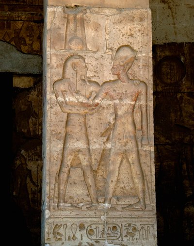 Oude Egyptische Kunst: Laag Reliëf op de zuil van de tempel van Sethi I (Sety of Seti I) door Egyptian 19th Dynasty