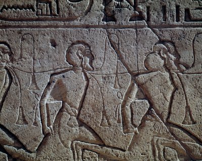 Assyrische gevangenen van Ramses II, reliëf, Hoofdtempel van Abu Simbel (Unesco Werelderfgoedlijst) door Egyptian 19th Dynasty