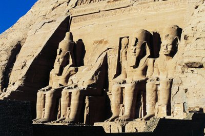Kolossale standbeelden van de Tempel van Ramses II, Abu Simbel, Egypte, Nieuwe Koninkrijk, Dynastie XIX door Egyptian 19th Dynasty