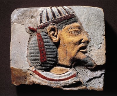 Fragment van decoratie, majolica met hoofd van Syrische Semitische gevangene door Egyptian 19th Dynasty