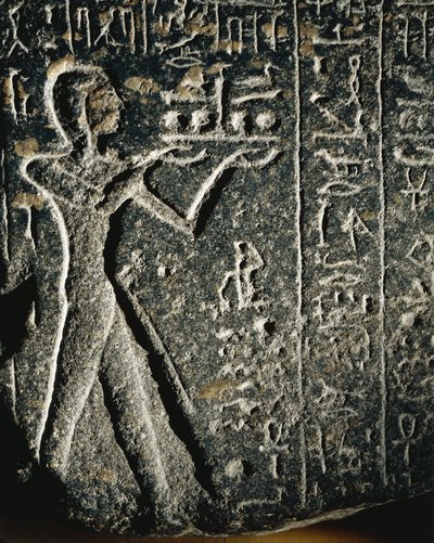 Granieten standbeeld van prins Merneptah in aanbidding, gewijd aan god Ptah door Egyptian 19th Dynasty