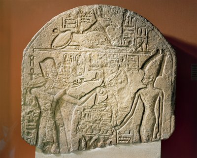 Kalkstenen stele die Ramses II toont die wierook en papyrus aanbiedt aan de godin Astarte door Egyptian 19th Dynasty