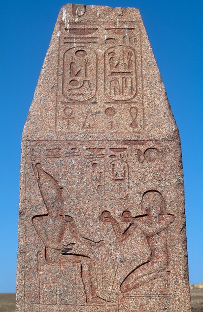 Obelisk met reliëfs en inscripties van Ramses II, Grote Tempel van Amon, Tanis, Egypte, Egyptische beschaving, Nieuwe Rijk, Dynastie XIX door Egyptian 19th Dynasty