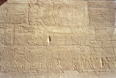 Reliëf dat Egyptische troepen toont die de Hettitische stad Dapur bestormen, uit de Grote Hypostyle Hal, Nieuwe Koninkrijk, c.1297-1185 v.Chr. door Egyptian 19th Dynasty