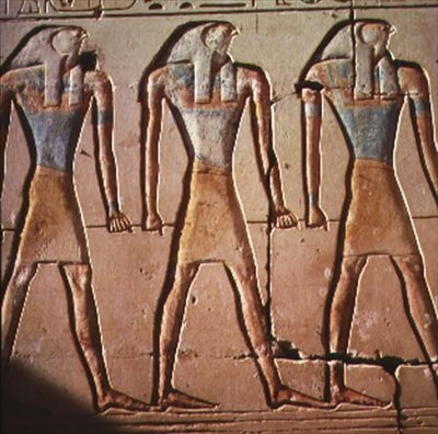 Reliëf afgebeeld Horus, uit de tempel van Ramses II, ca. 1298 v.Chr. door Egyptian 19th Dynasty