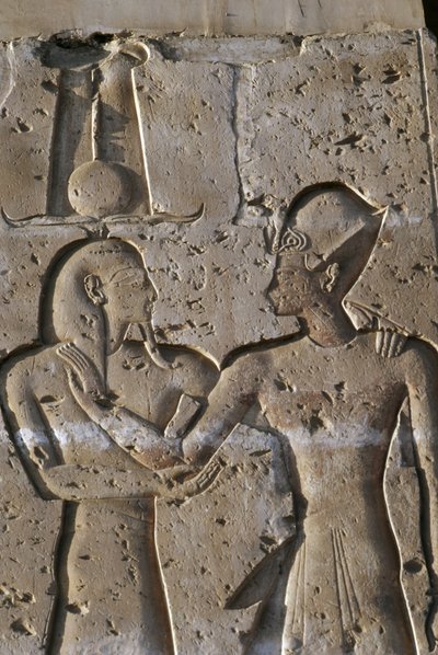 Reliëf met farao en god Horus, portiek van de tempel van Seti I door Egyptian 19th Dynasty