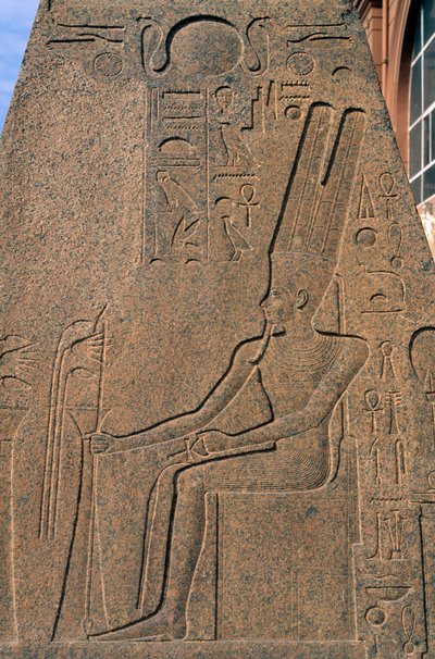Reliëf van obelisk van Ramses II in de tuin van het Egyptisch Museum in Caïro, Egypte, Egyptische beschaving, Nieuwe Rijk, Dynastie XIX door Egyptian 19th Dynasty